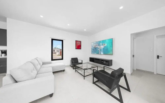 Brand NEW Villa Central Location Private Pool