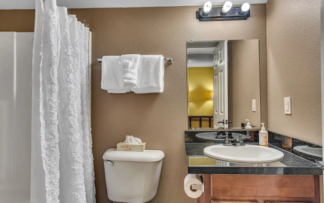 Hopeful Hideaway 2 Bedroom Condo by Redawning