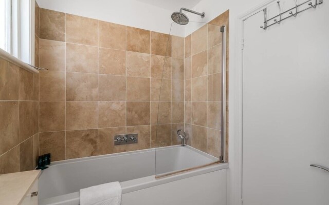 Beautiful 2 Bedroom Family Home