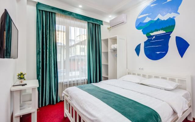 White Hotel & Hostel