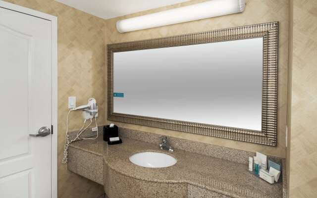 Hampton Inn & Suites Jacksonville Deerwood Park