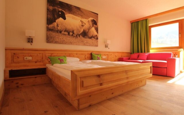 Hotel Family Alm Tirol