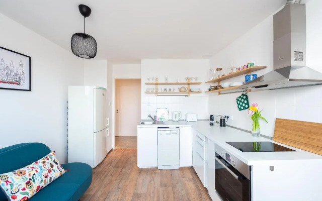 BRIGHT CHARMING Apt with TERRACE, PARKING & AirCo.