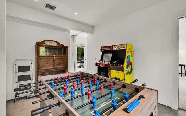 Mid-Century Elegance & Fun in Tahquitz River Estates