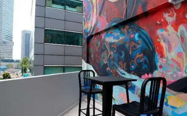 ST Signature Bugis Middle