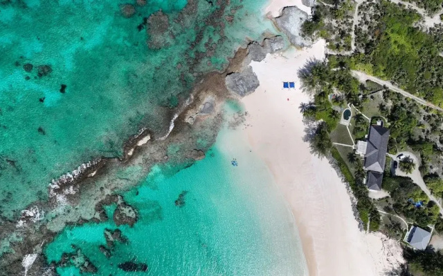 Windermere Escape: Private Villa By The Beach