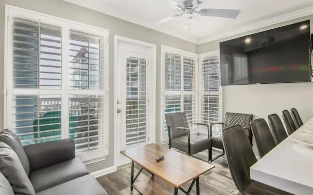 Seascape 2110 2 Bedroom Condo by RedAwning