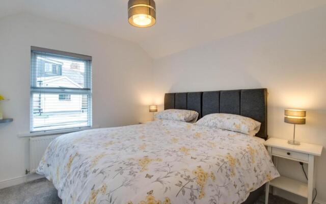 Drws Nesaf Cardiff Townhouse