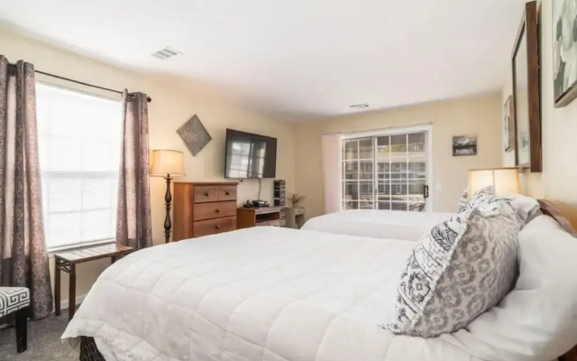 The Cozy Hideaway Stay for 6