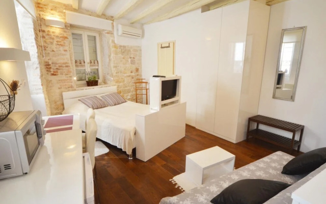 Lavanda - Casale Studios