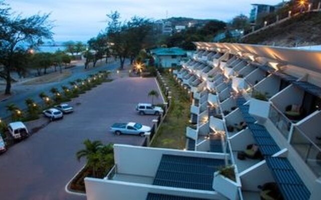 Ela Beach Hotel & Apartments