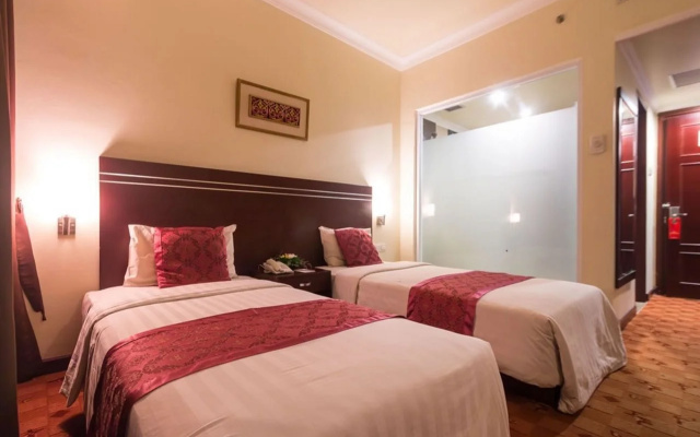 Twin Plaza Hotel