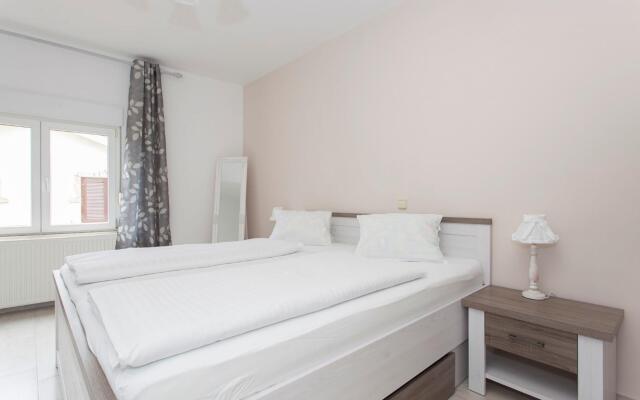 Old Stone - A2(4+1) in Sukosan