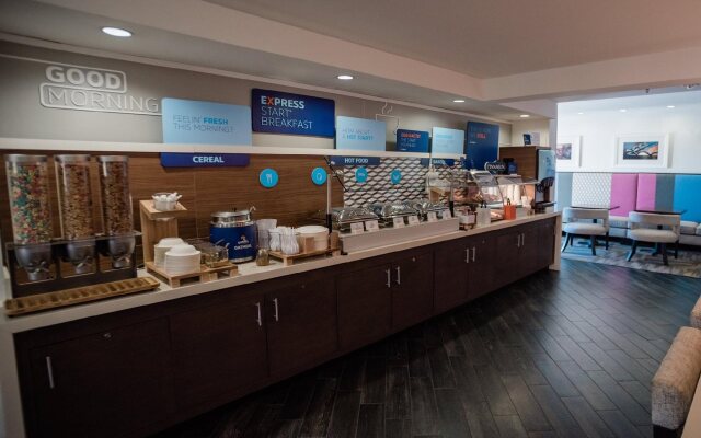 Holiday Inn Express Hickory-Hickory Mart by IHG