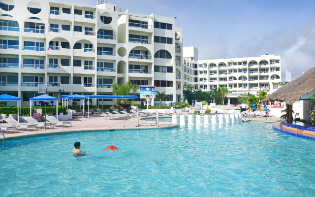 Aquamarina Beach Resort