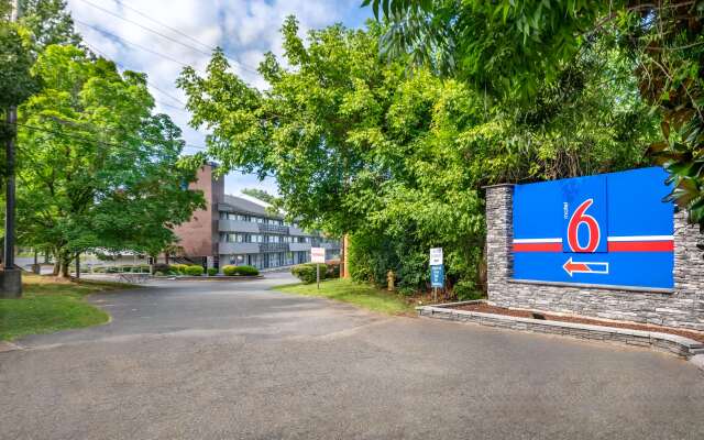 Motel 6 Charlotte, NC - Coliseum