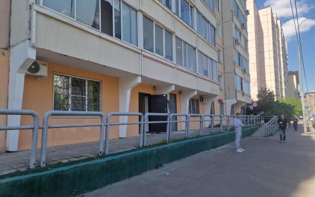 MoMi on Ball Bearing street