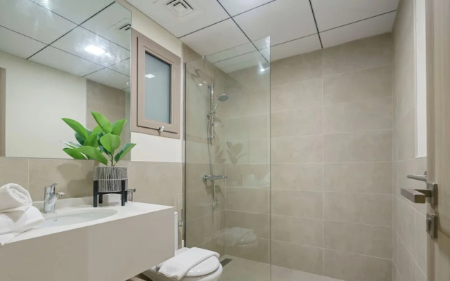 2BR w Canal & Burj View Near Dubai Mall