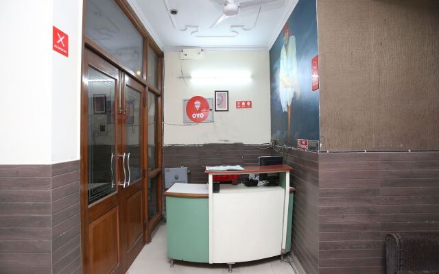 Cross Roads Inn by OYO Rooms