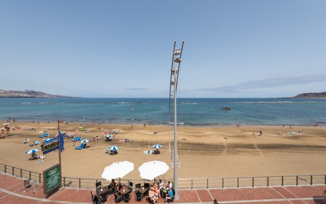 Front line, great sunsets, with sea views