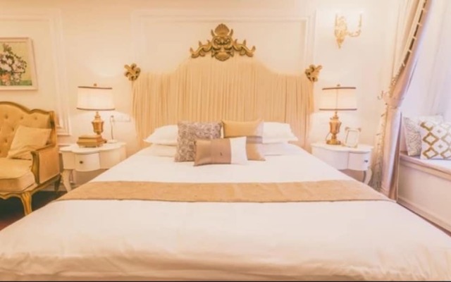 Carol Service Apartment