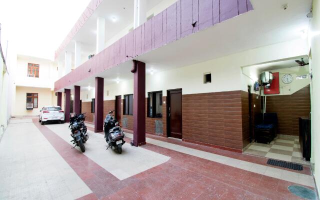 OYO 22932 Hotel Shiv Shanker