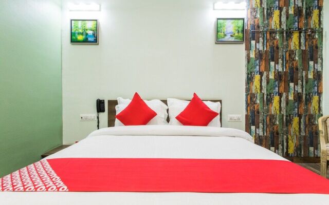 Vaccinated Staff- Capital O 15445 Hotel Sheekhar Inn