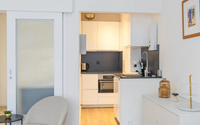 Spacious Studio Near Seafront