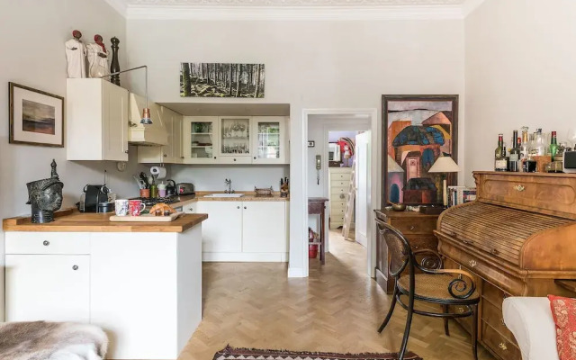 The Hummingbird Distinctive Kensington 1-bed Flat