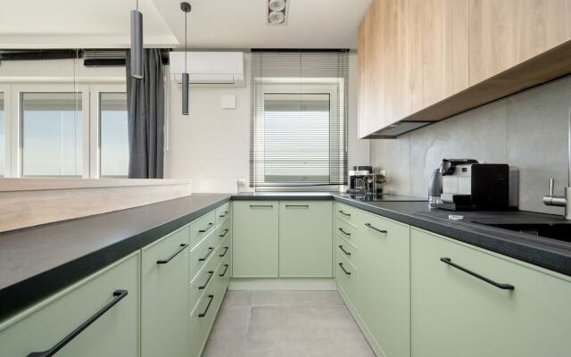 Bright & Peaceful Apartment by Renters