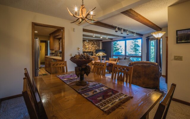 Cedar Lower Luxury Vacation At Windcliff 2 Bedroom Home by RedAwning