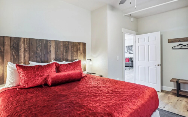 Mountain-view Deck: Stylish Virginia City Apt!