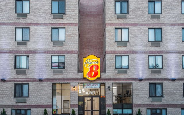 Super 8 by Wyndham Brooklyn / Park Slope Hotel