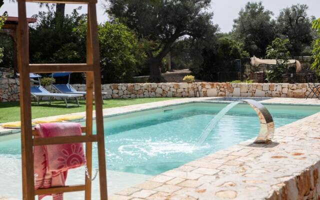 Trullo Nonna Netta con Piscina Idromassaggio e Area Giochi