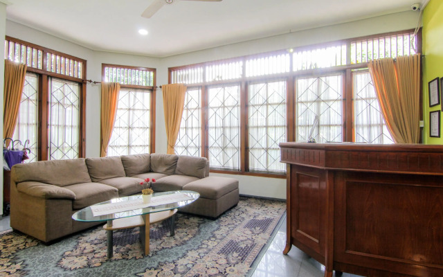 Embe Enem Homestay by ZUZU