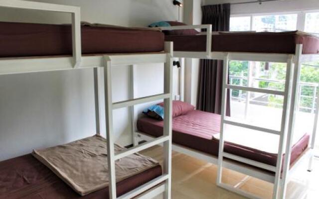 Ananas Phuket Central Hostel - Adults Only