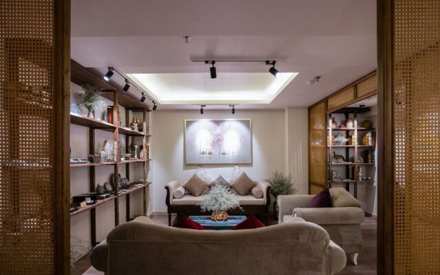 Hampton Hotel By Jinnu Lai