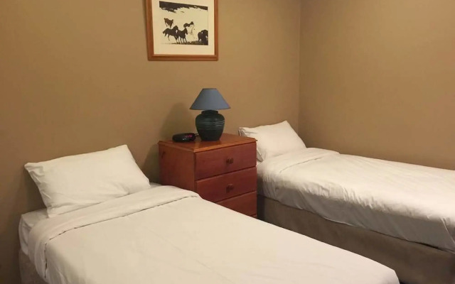 Man From Snowy River Hotel