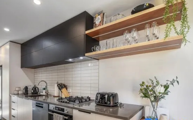 Dreamcatcher Cottage - 2-BR Mystic Moonrise – Kitchen – Wellington