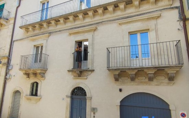 P43 Sicilian Suites