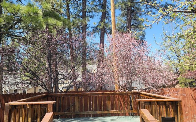 Hillcrest Suites & Cabins