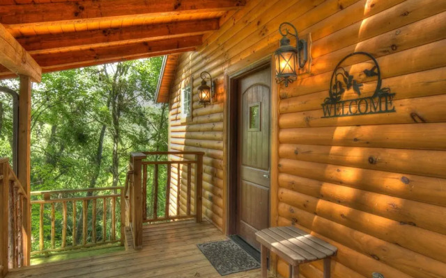 Pine Cove Lodging