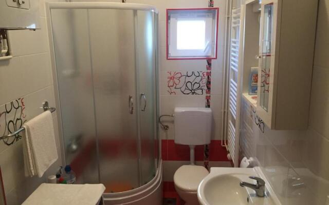 Apartment Yelena Rose West