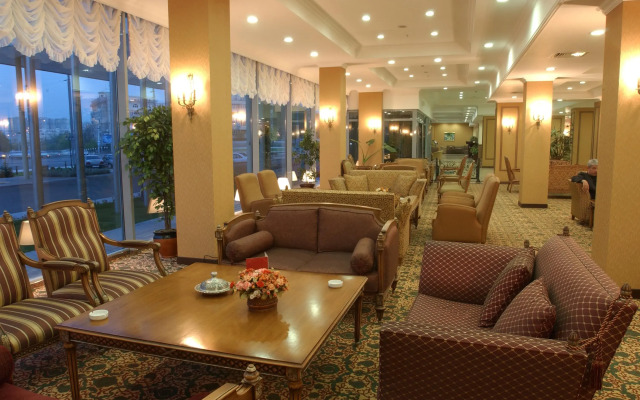 Grand Mir Hotel