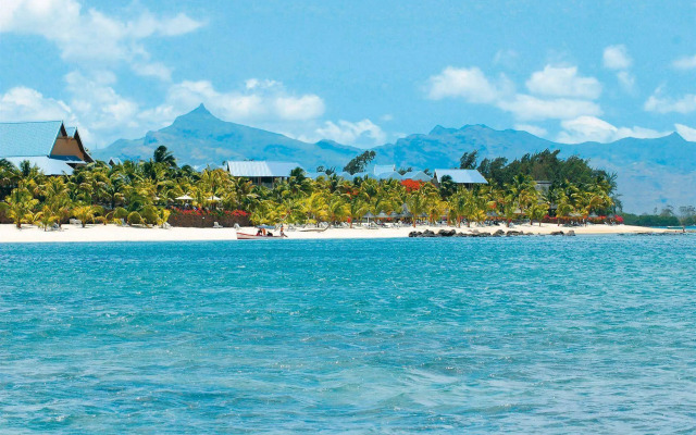 Victoria Beachcomber Resort & Spa