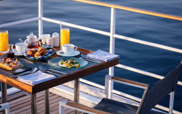 Four Seasons Explorer, Palau - Cruising Resort - фото 3