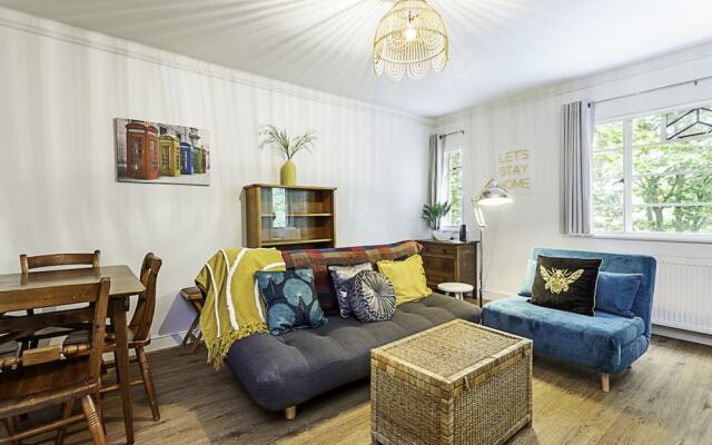 Stylish Highgate Haven Apartment