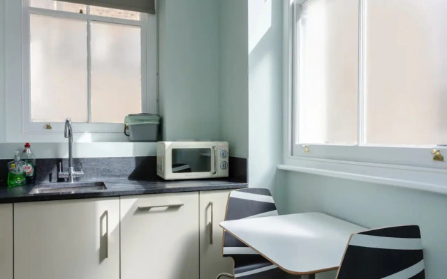 Chic, Newly Renovated Studio Apartment in Angel