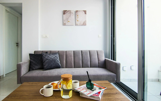 Phaedrus Living: Executive Harbour Suites 203