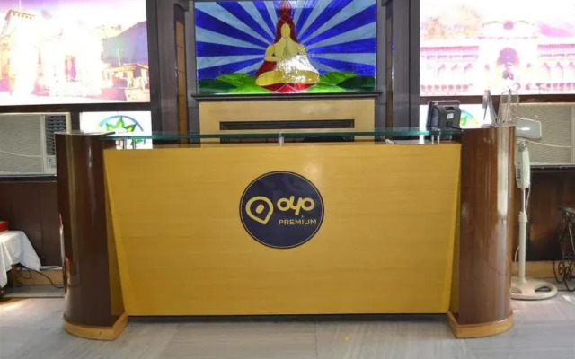 Oyo Premium Kailash Gate